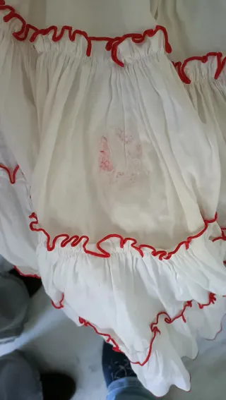 Falda Rociera Blanca con Bordado Rojo