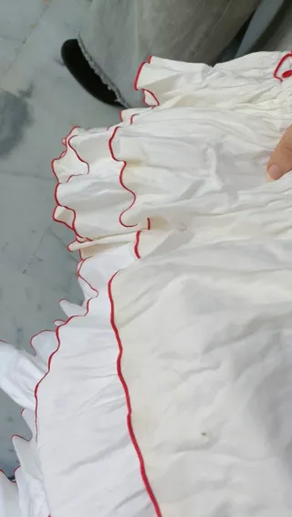 Falda Rociera Blanca con Bordado Rojo