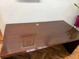 Mesa de oficina de madera oscura. Tamaño 80x160.