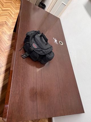 Mesa de oficina de madera oscura. Tamaño 80x160.