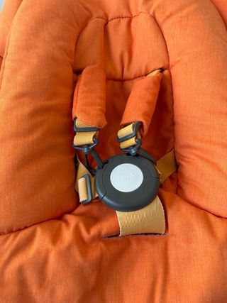 Hamaca y balancín Stokke naranja bebé