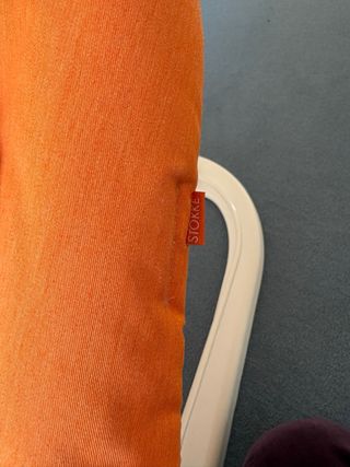 Hamaca y balancín Stokke naranja bebé