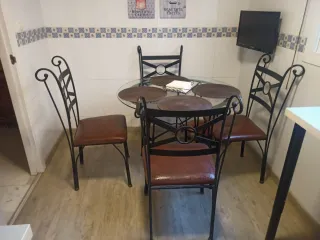 Mesa de forja redonda con 4 sillas