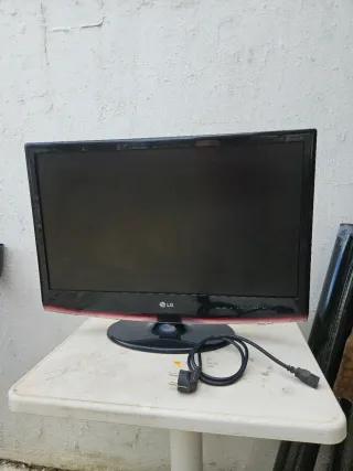 TV LG Flatron M2762D (27”) – Funciona