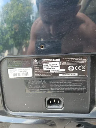 TV LG Flatron M2762D (27”) – Funciona