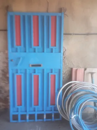 Puerta Doble Met ica Azul y Roja con marco con tja