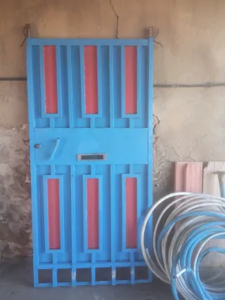 Puerta Doble Met ica Azul y Roja con marco con tja