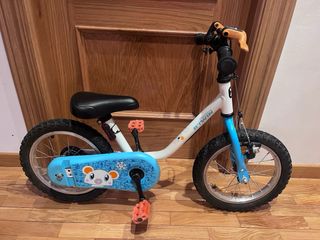 Bicicleta infantil Btwin 12’’ con ruedines.