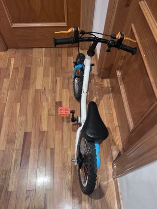 Bicicleta infantil Btwin 12’’ con ruedines.