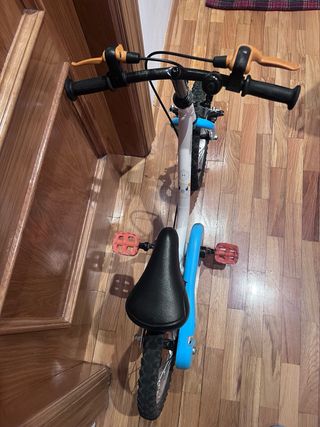 Bicicleta infantil Btwin 12’’ con ruedines.