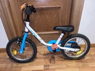Bicicleta infantil Btwin 12’’ con ruedines.