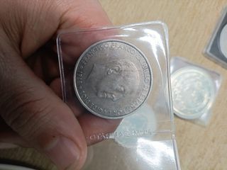 4 MOnedas de plta ( duro , paco y 2 de 2000 pst)