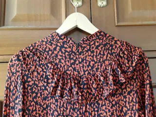 URGE!! Vestido rojo animal print XS ZARA