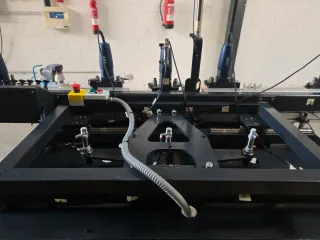 Máquina para mecanizar puertas