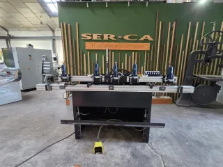 Máquina para mecanizar puertas