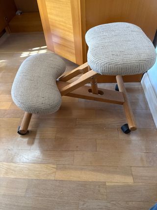 Silla ergonómica de madera y tela