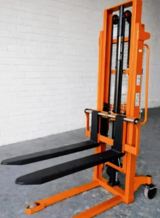 Apilador manual horquillas ajustables