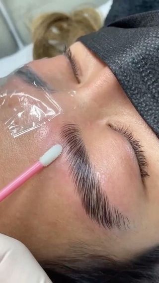 Laminado y depilación de cejas Puertollano