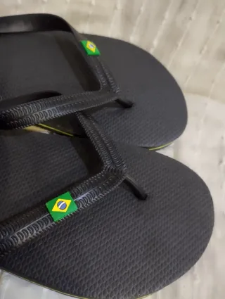 Chanclas Negras Talla 42 con Bandera Brasil