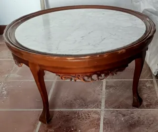 Mesa de centro redonda de madera y mármol