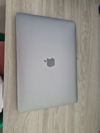 MacBook Pro 13 8GB M1 Hay q cambiar pantalla.