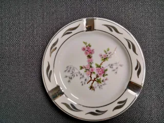 Cenicero de porcelana con detalles en plata