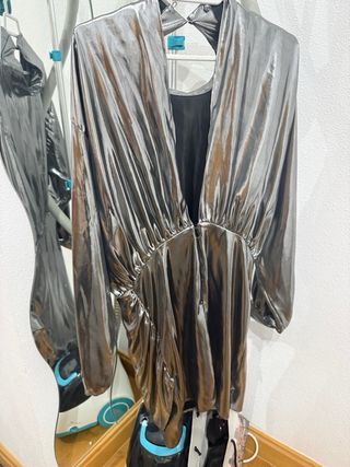 Vestido plateado corto talla M