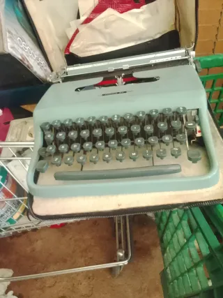 Máquina de escribir Olivetti Lettera 33