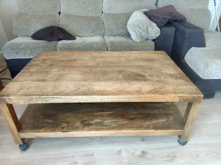 Mesita de centro madera maciza con ruedas