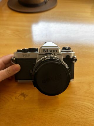 Nikon FE2 + Nikkor 28mm f2.8 + carretes LEER