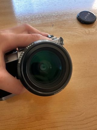 Nikon FE2 + Nikkor 28mm f2.8 + carretes LEER