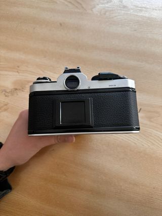 Nikon FE2 + Nikkor 28mm f2.8 + carretes LEER