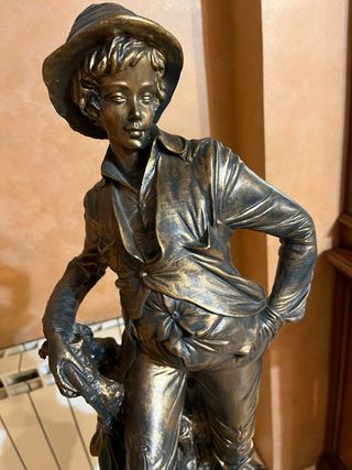 Columnas de marmol con figura de bronce encima