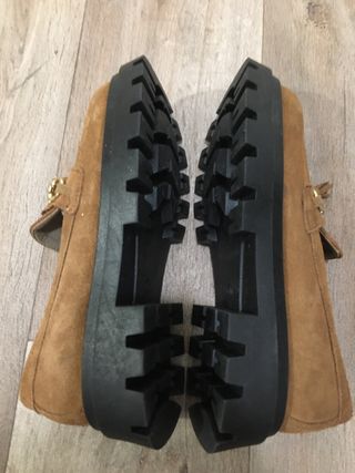 Mocasines de piel con detalle de hebilla