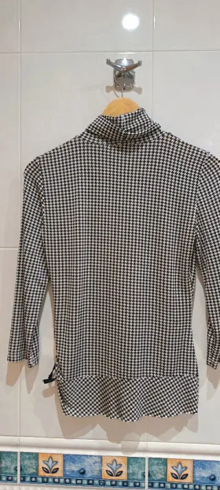 Camiseta cuello vuelto