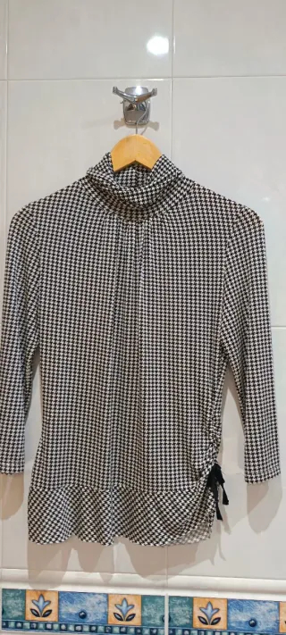 Camiseta cuello vuelto