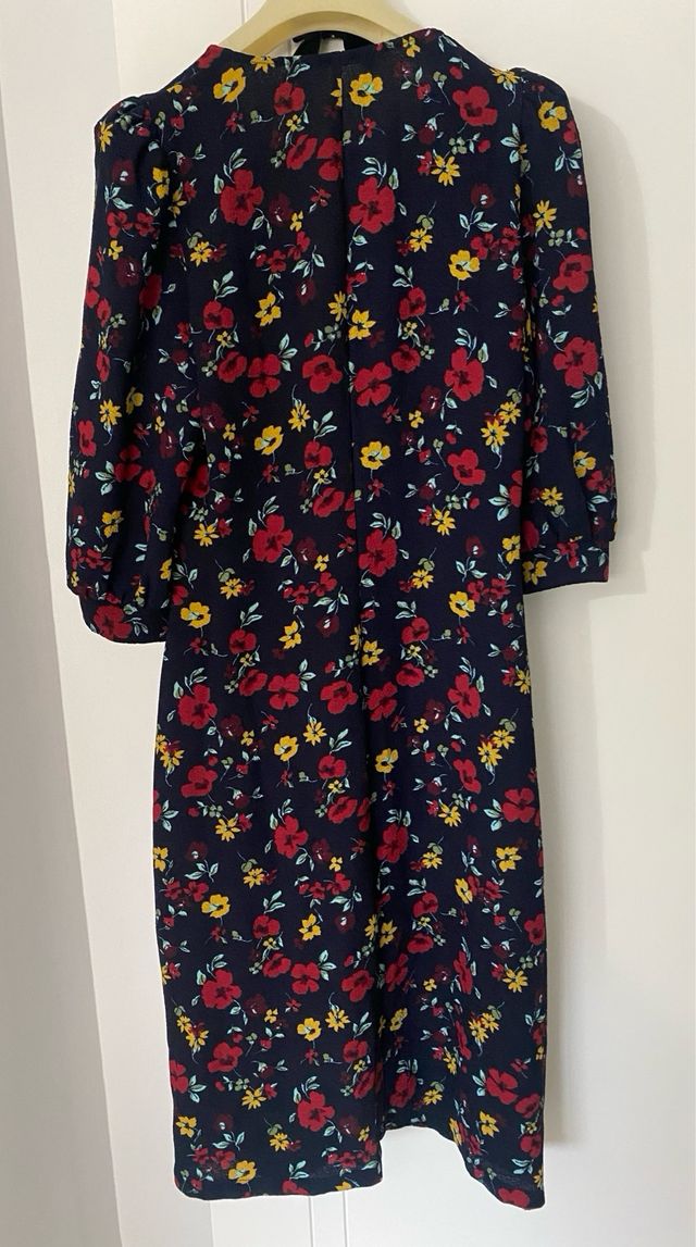 Vestido midi floral.