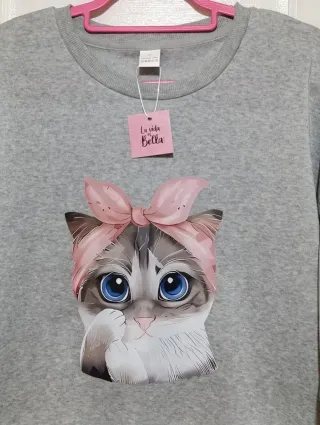 Sudadera gris con estampado de gatito