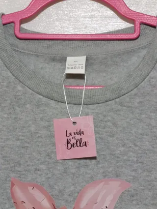 Sudadera gris con estampado de gatito