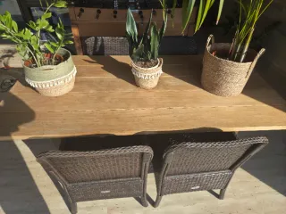 Mesa comedor exterior + 4 sillones