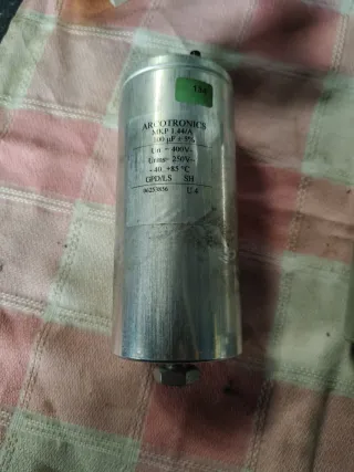 Condensador Arcotronics MKP 1.44/A 100uF 400V