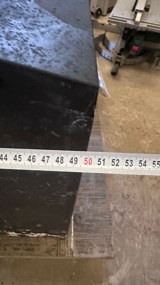 Gran chimenea de metal y cristal