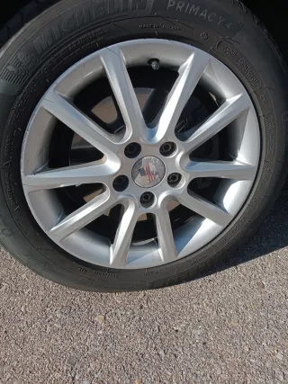 4 Llantas. 16"  y neumáticos Michelin 205-55-16