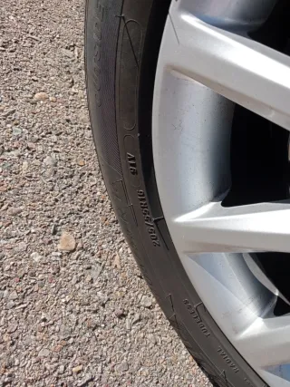 4 Llantas. 16"  y neumáticos Michelin 205-55-16