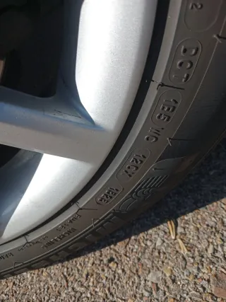 4 Llantas. 16"  y neumáticos Michelin 205-55-16