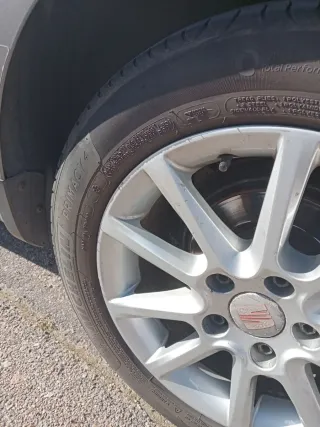 4 Llantas. 16"  y neumáticos Michelin 205-55-16