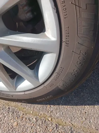 4 Llantas. 16"  y neumáticos Michelin 205-55-16