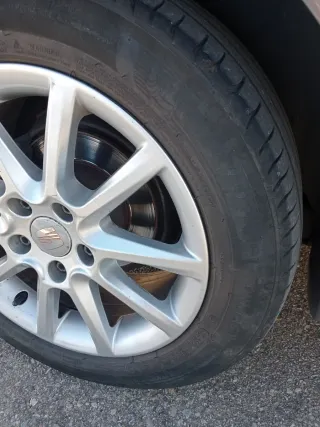 4 Llantas. 16"  y neumáticos Michelin 205-55-16