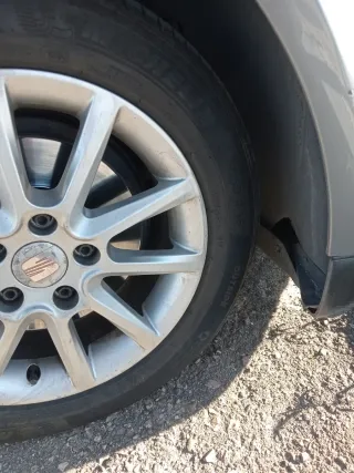 4 Llantas. 16"  y neumáticos Michelin 205-55-16