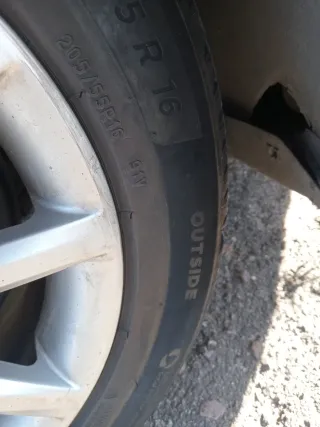 4 Llantas. 16"  y neumáticos Michelin 205-55-16